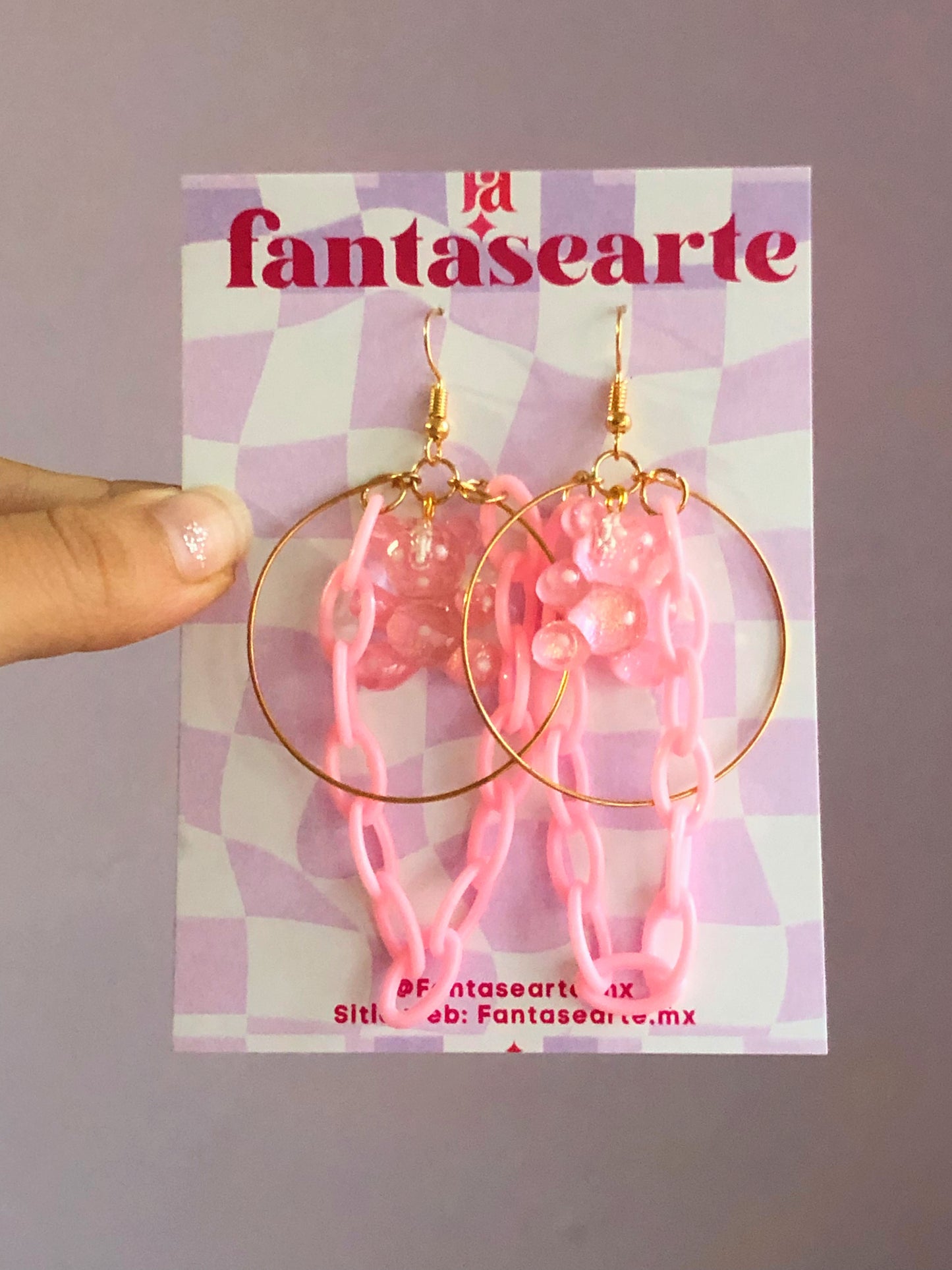 Panditas encadenados